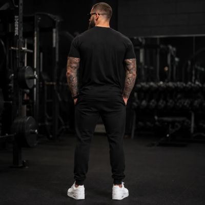 Echipă sportivă masculină (trening și tricou) – 96