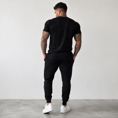 Echipă sportivă masculină (trening și tricou) – 65